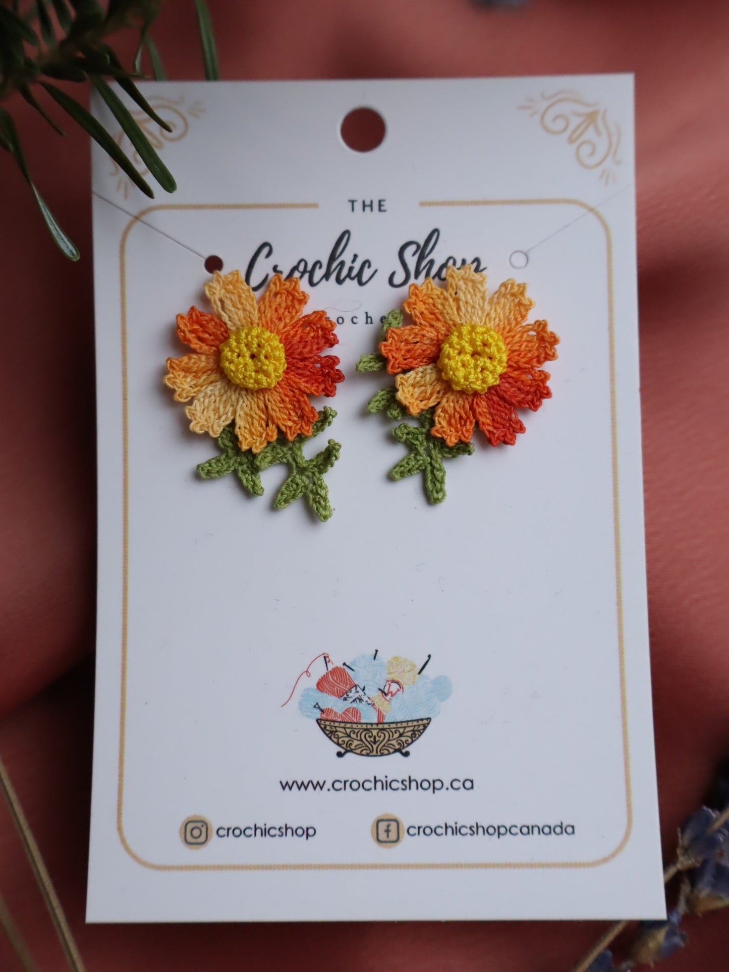 Ombre flower stud earrings